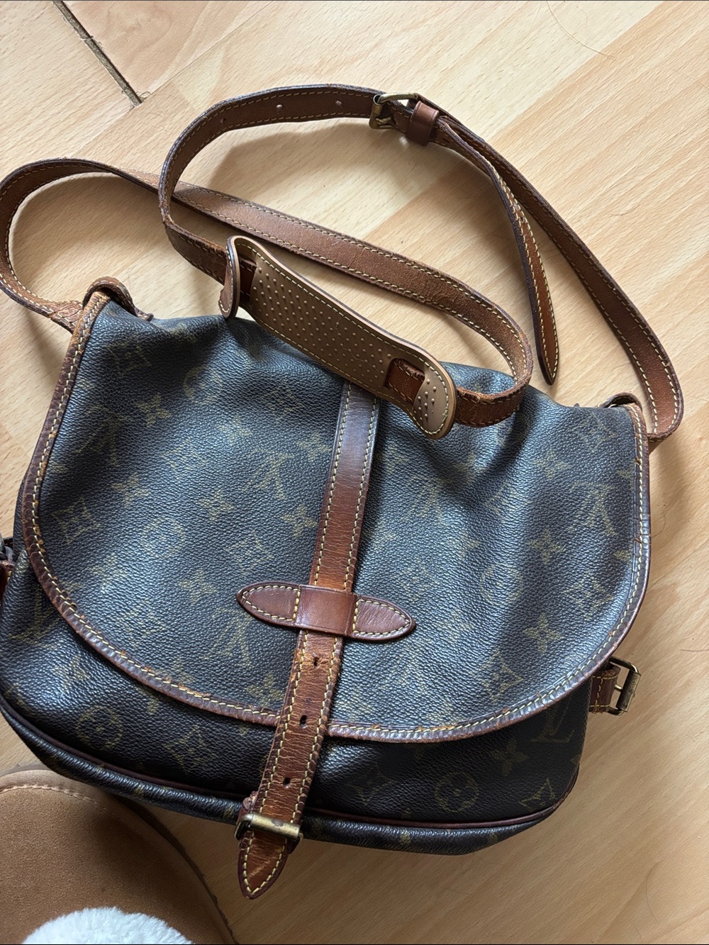Louis Vuitton Saumur 30 Shoulder/ Crossbody bag